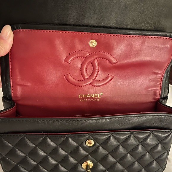 Shanel Black Quilted Shoulder Bag with Chain Strap - Picture 2 of 4